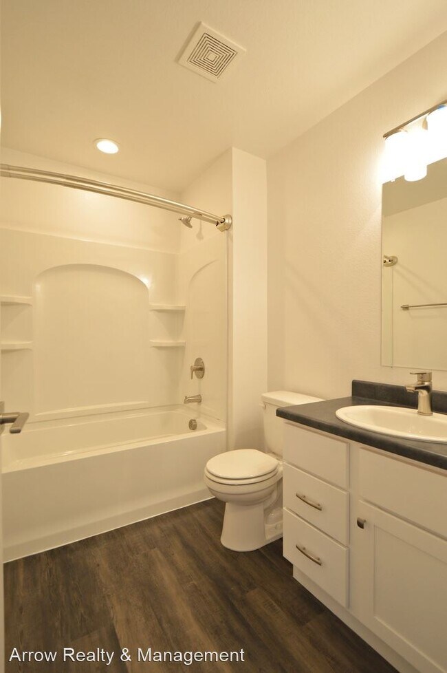 Building Photo - 105 Parkview Ct