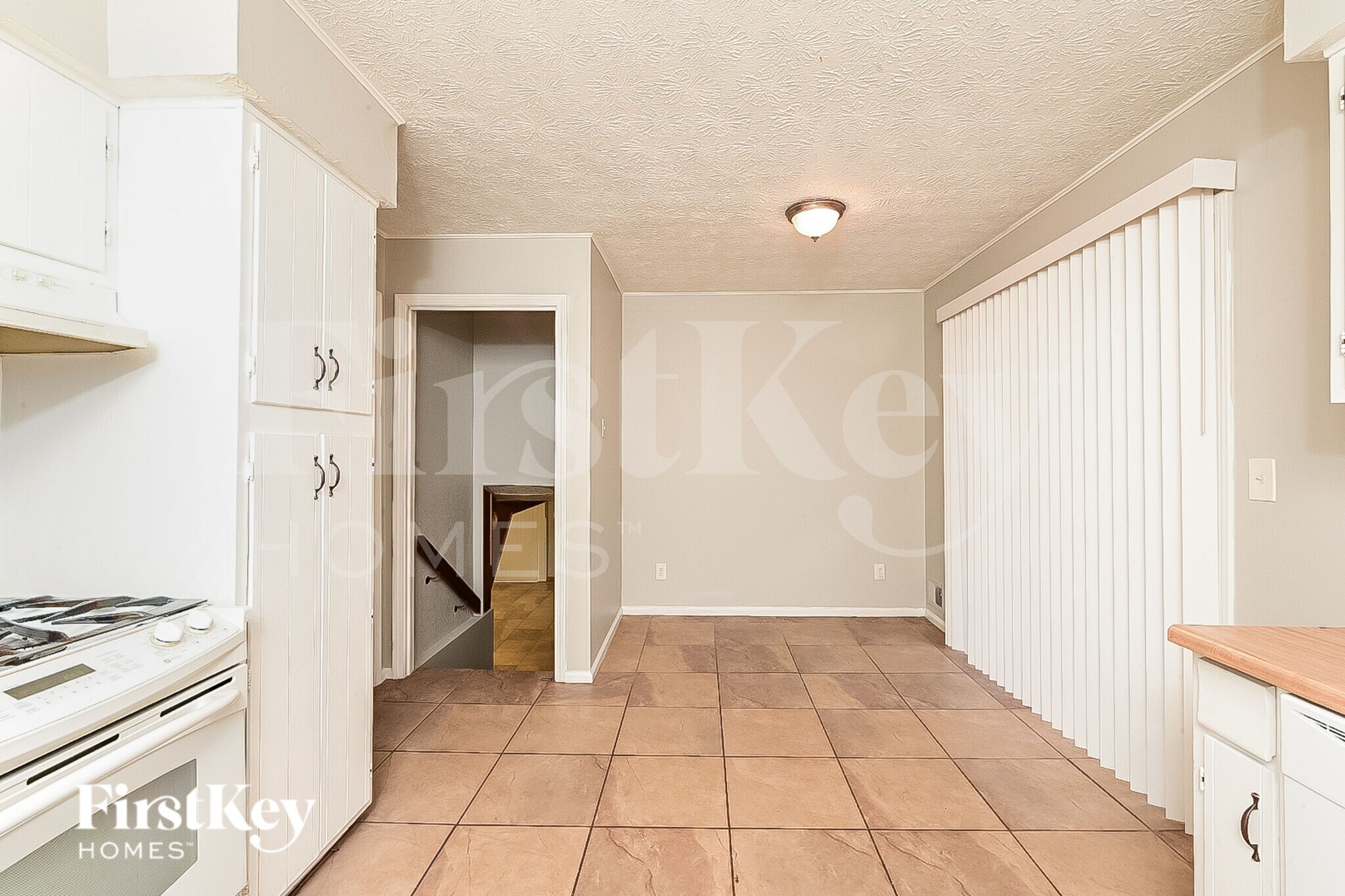 Building Photo - 3327 Creekwood Dr