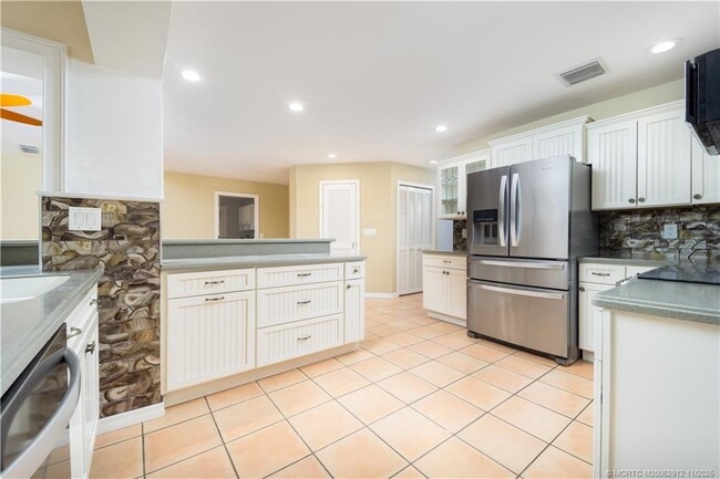 Building Photo - 7 Oakwood Dr