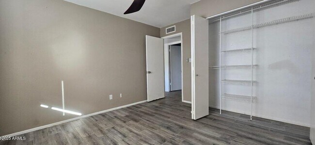 Building Photo - 2132 E Oxford Dr