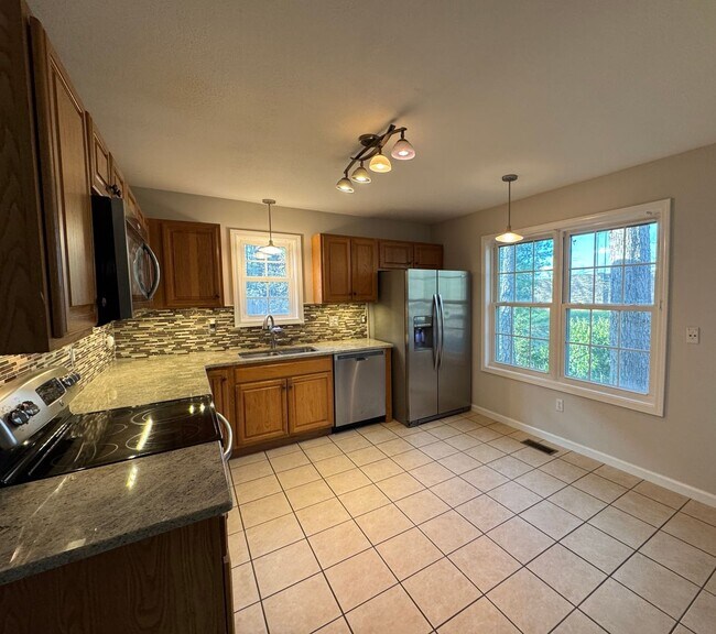 Building Photo - South AVL - Arden Townhome Move-In Ready