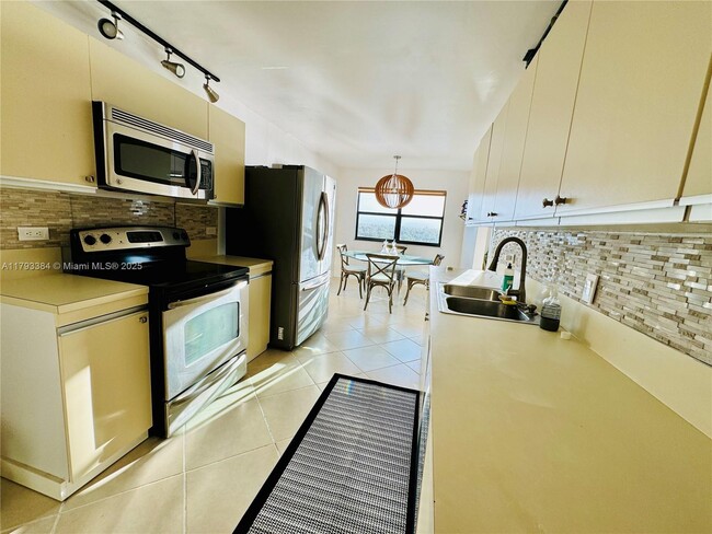 Building Photo - 1201 S Ocean Dr