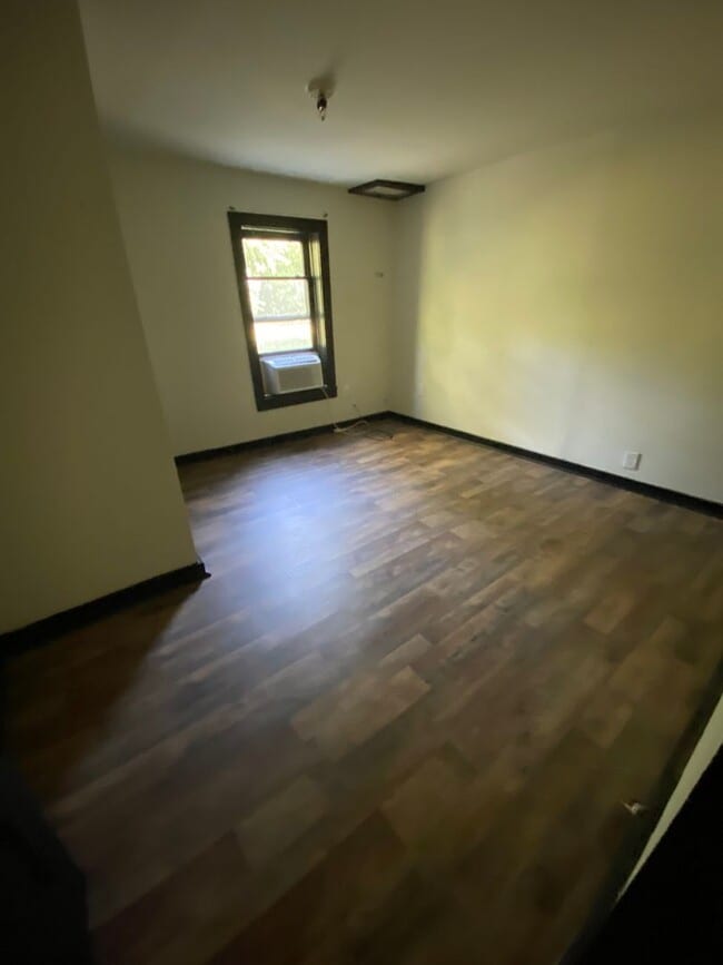 Building Photo - Two Bedroom One Bath
