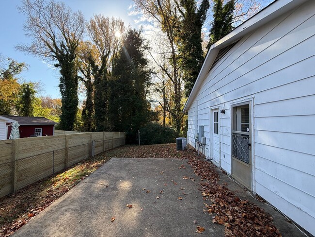 Building Photo - 2770 Laguna Ave