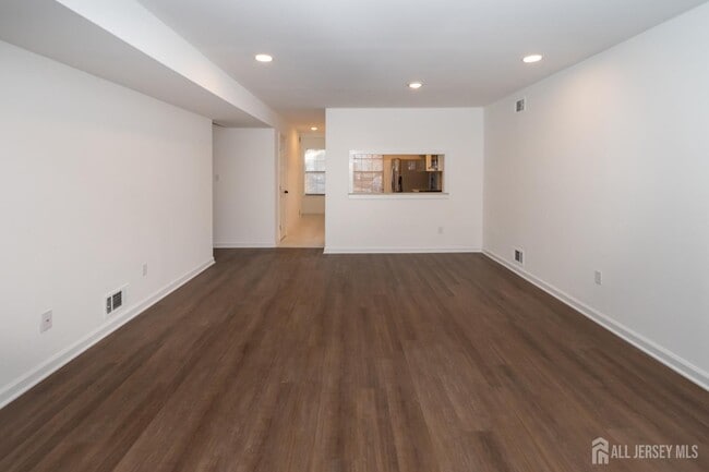 Building Photo - 801 Woodbridge Commons Way