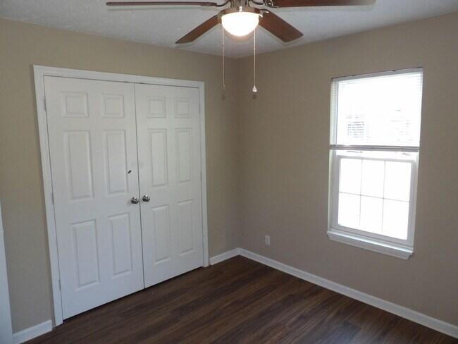 Building Photo - 35 Ashwood Ct