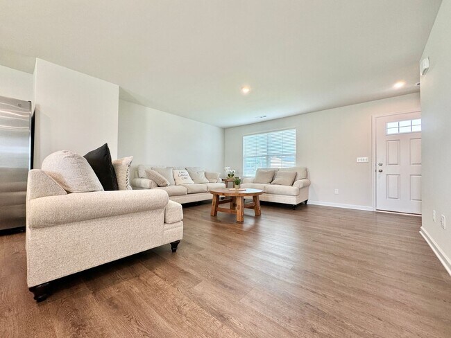 Building Photo - 4 Bedroom, 2.5 Bath Home w/ Office and 2 Car Garage