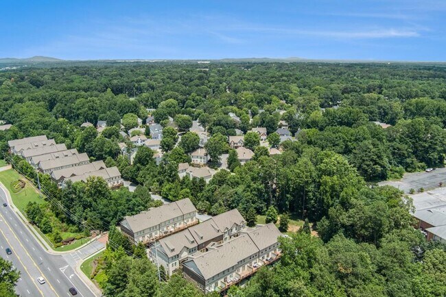 Building Photo - 612 Luckett Ct