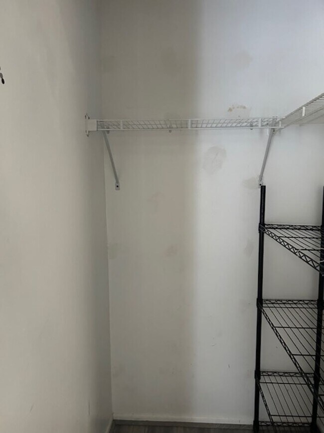 Building Photo - 3 bedroom, 2 bath home