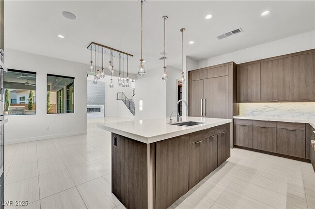 Building Photo - 68 Grey Feather Dr