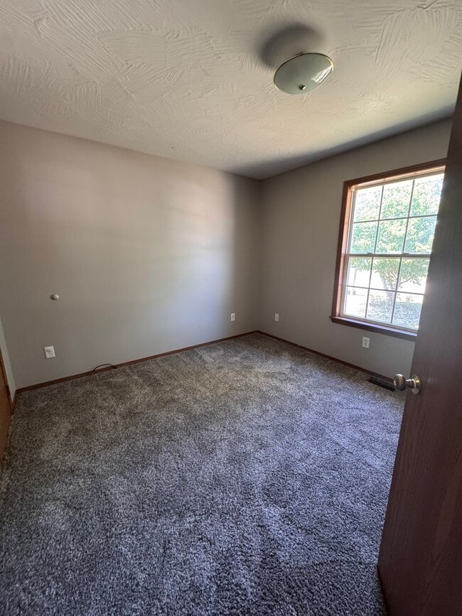 Building Photo - 3 Bed 2 Bath 2 car Home for rent in Republ...