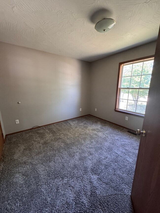 Building Photo - 508 N Douglas Dr