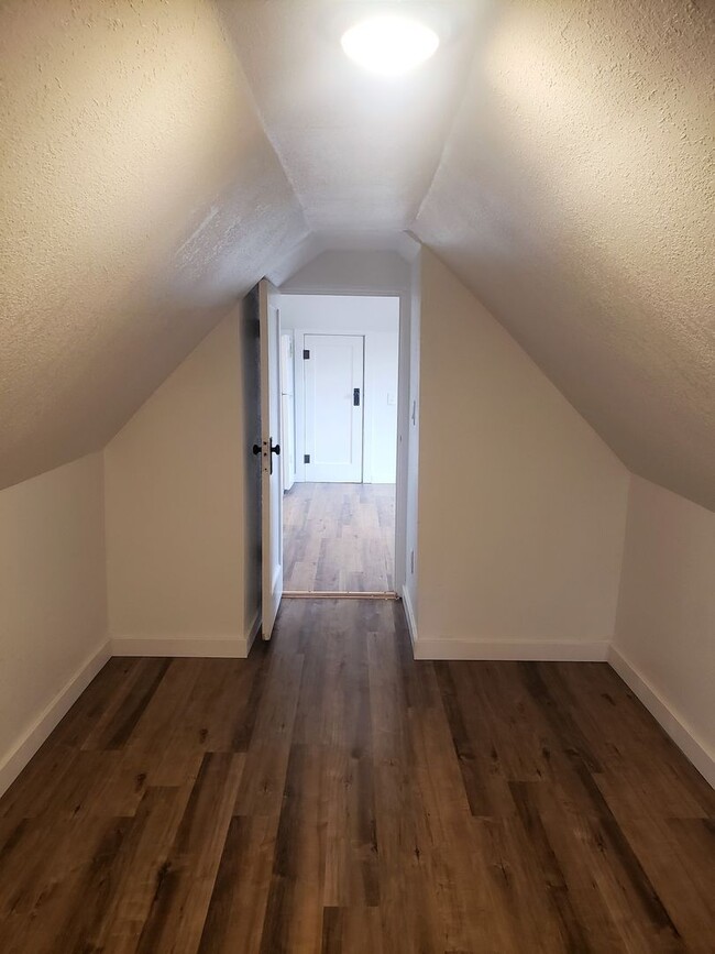 Building Photo - r423
