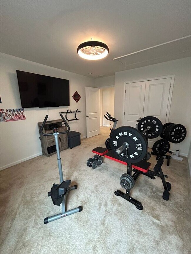 Building Photo - **Beautifully Maintained 3 Bedroom Home with Study, Screened Porch & Fenced Yard**