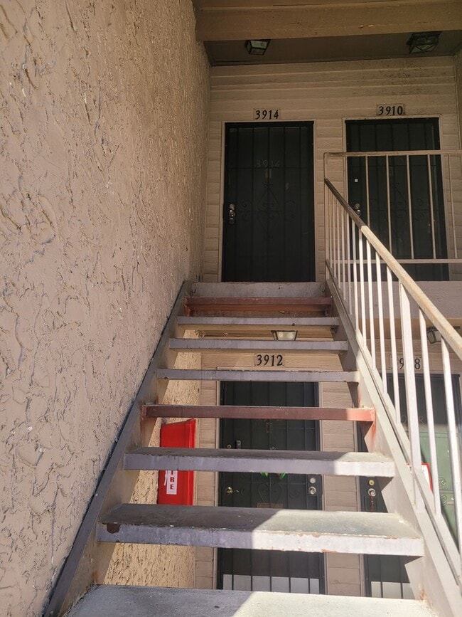 Building Photo - FOR RENT!! CUTE AND COZY 1 BEDROOM 1 BATHROOM WATER VIEW CONDO (MOVE IN SPECIAL)..