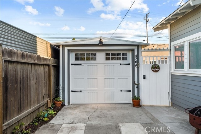 Building Photo - 426 Jacaranda Pl