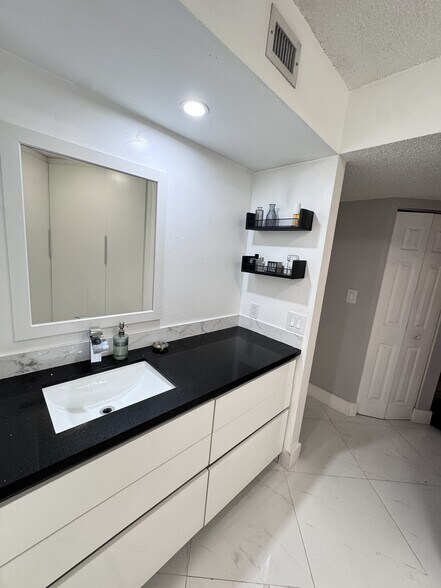 Building Photo - 10451 W Broward Blvd