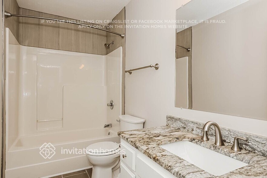 Building Photo - 2808 Meadow Gln