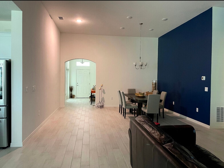 Dining Room/Entry - 229 Olin Rd SW