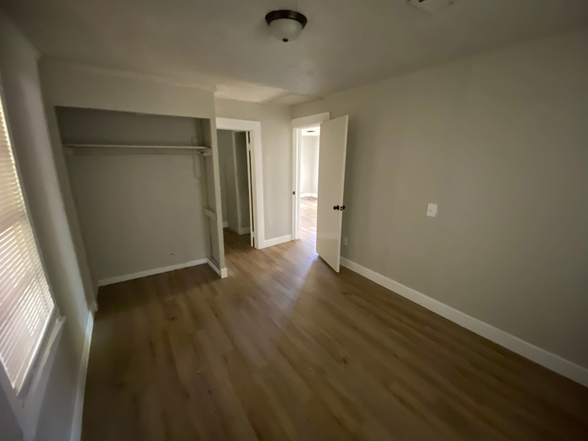 Building Photo - 611 W Cherry St