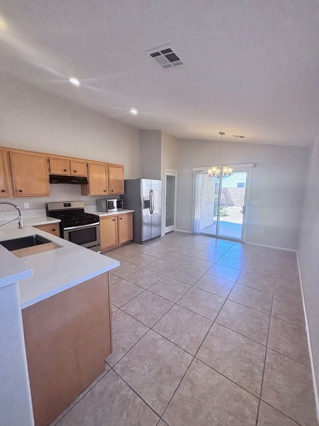 Building Photo - GREAT SINGLE STORY WITH 3 BEDS & 2 BATHS IN GATED COMMUNITY!