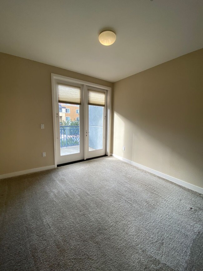 Building Photo - Luxury Condo 2 BED 2 BA at Dublin Elan - W...