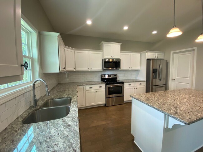 Building Photo - 216 Wild Azalea Dr