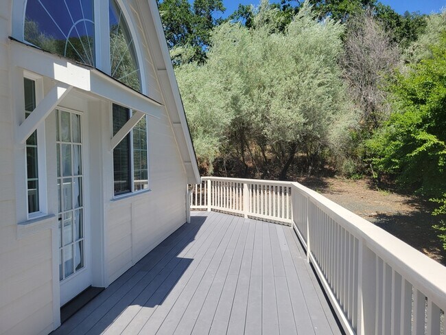 Building Photo - 1658 NE Foothill Blvd