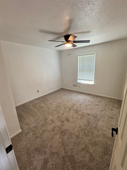 Building Photo - 821 Vernon Ct