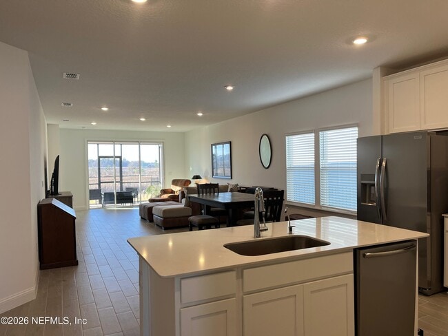 Building Photo - 66 Otsego Ln