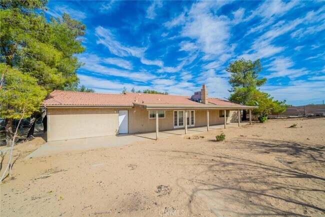 Building Photo - 17433 Sultana St