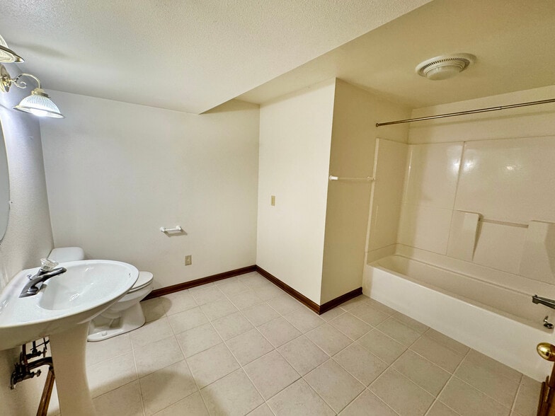 Lower Level Full Bathroom - 5807 Black Walnut Dr