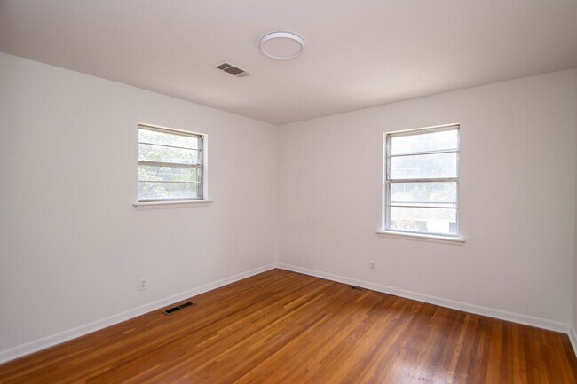 Building Photo - Welcome to a beautifully maintained 4-bedroom, 2-bathroom home located in the highly sought-after...