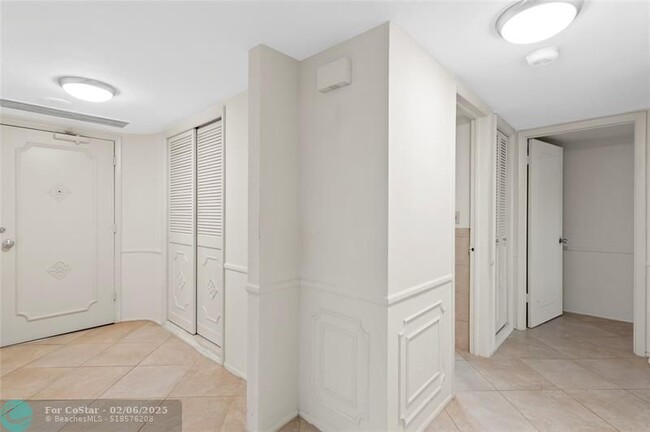Building Photo - 3850 Galt Ocean Dr