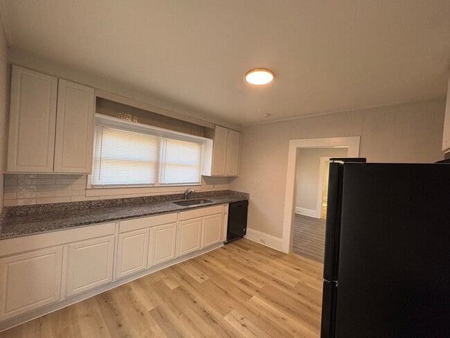 Building Photo - 2bed/1bath House $1295 GSO!