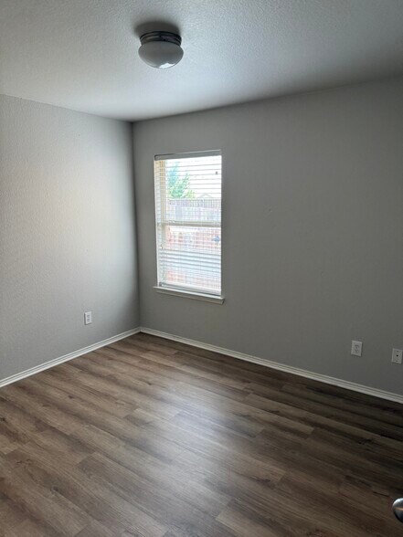Building Photo - 12416 Sunrise Dr