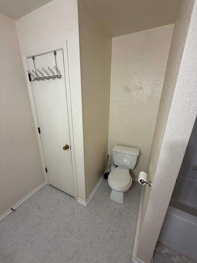 Building Photo - 2601 Mason Dr