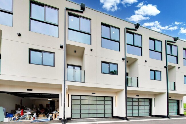 Building Photo - 6344 Hennings Ct