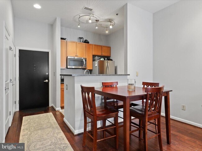 Building Photo - 309 Holland Ln