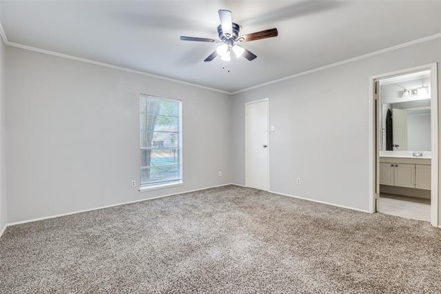 Building Photo - 2200 Briarwood Dr