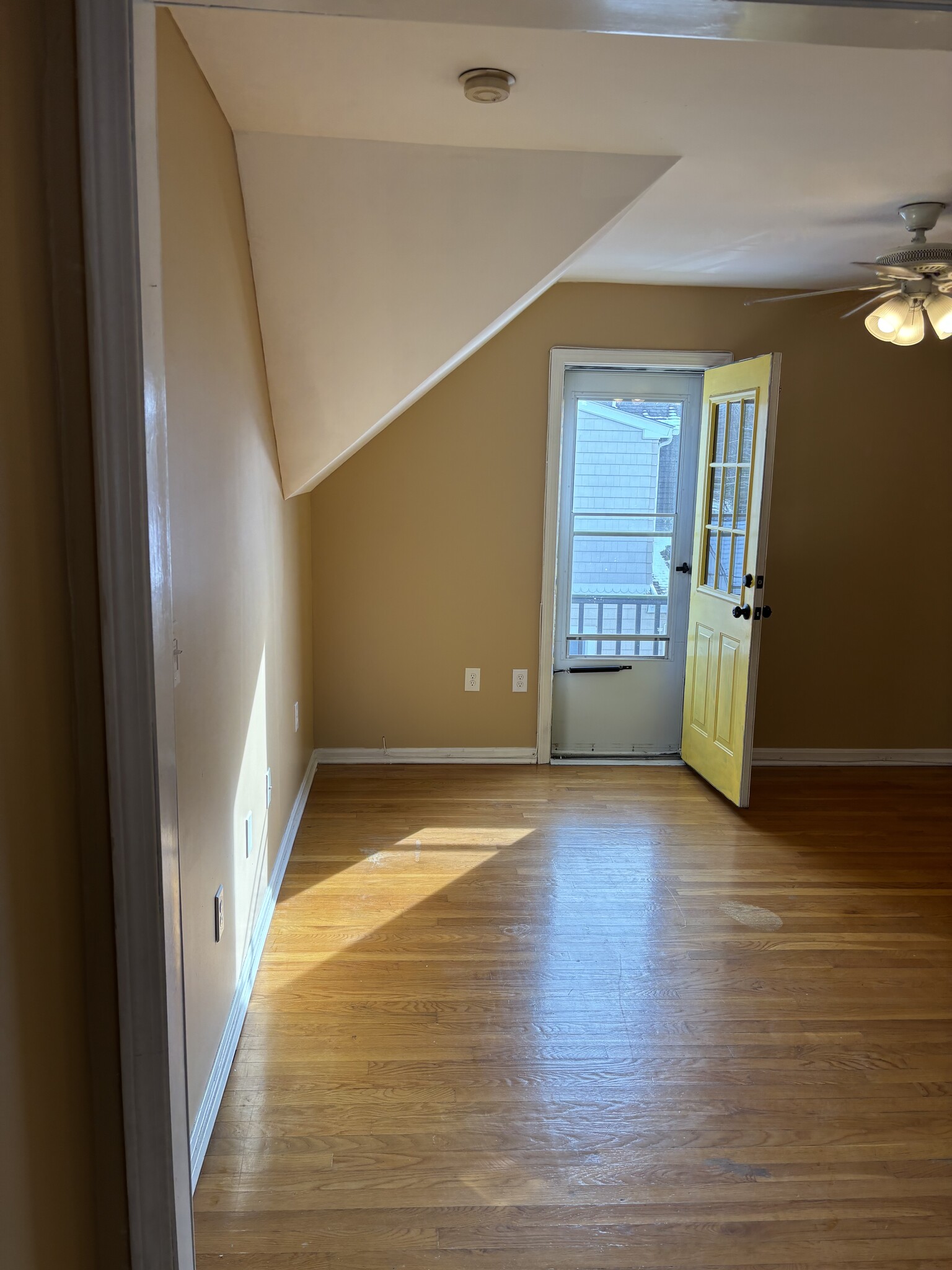 Building Photo - 246 Shaw St