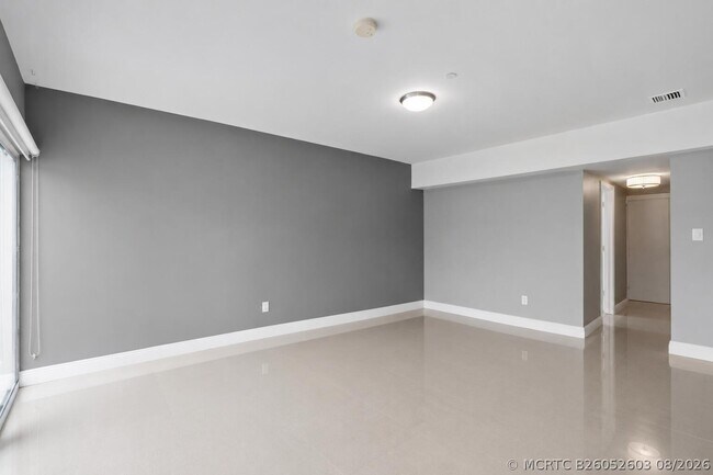 Building Photo - 832 NE 19th Ave