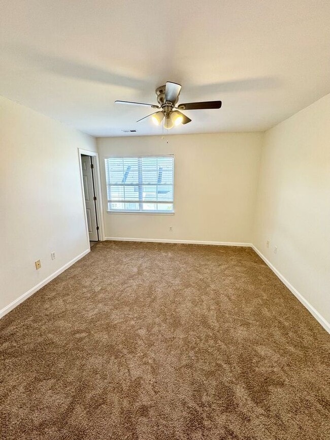 Building Photo - 2-bedroom Mathews Townhome