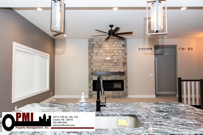 Building Photo - 5 Bedroom and 3 Bathroom House