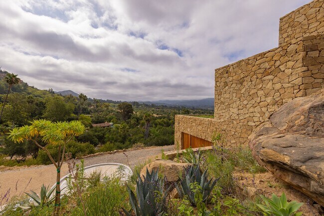 Building Photo - Masterpiece on a hill