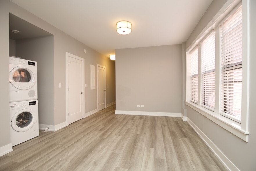 Building Photo - 3938 N Janssen Ave