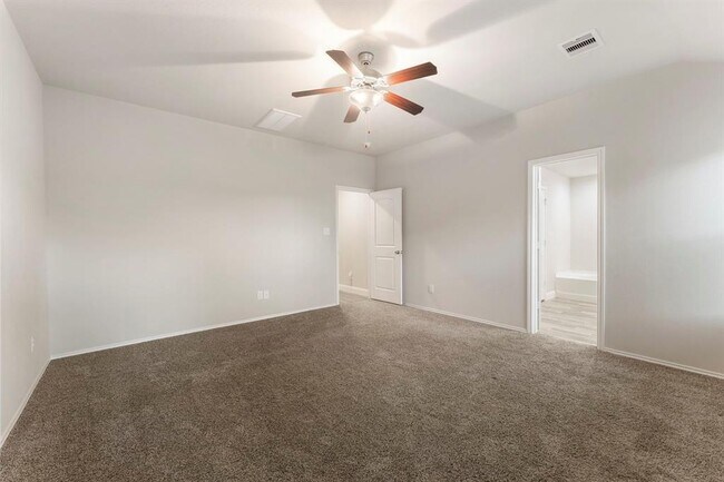 Building Photo - 14077 Lake Cres Dr