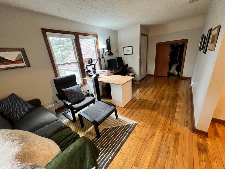 Building Photo - 3058 Hayes St NE