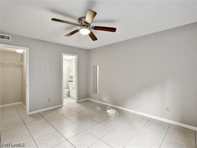 Building Photo - 4621 Bayshore Dr