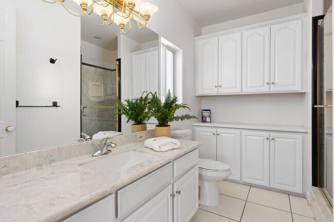 Building Photo - Spacious 7-Bedroom Home with Ocean Views i...